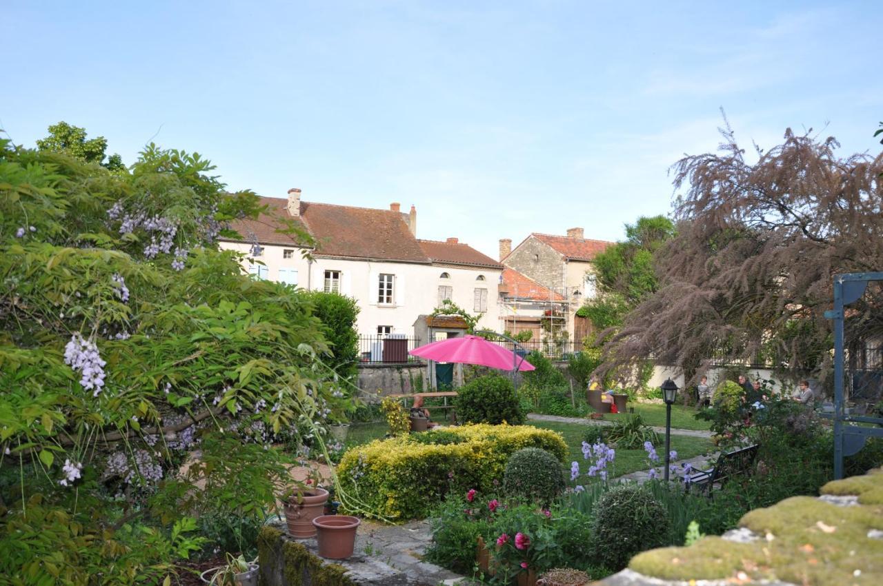 La Maison du Prince de Condé Charroux-dʼAllier Exterior foto