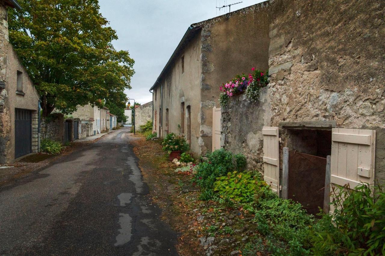 La Maison du Prince de Condé Charroux-dʼAllier Exterior foto
