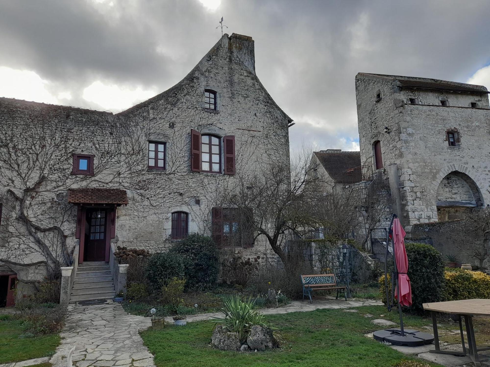 La Maison du Prince de Condé Charroux-dʼAllier Exterior foto