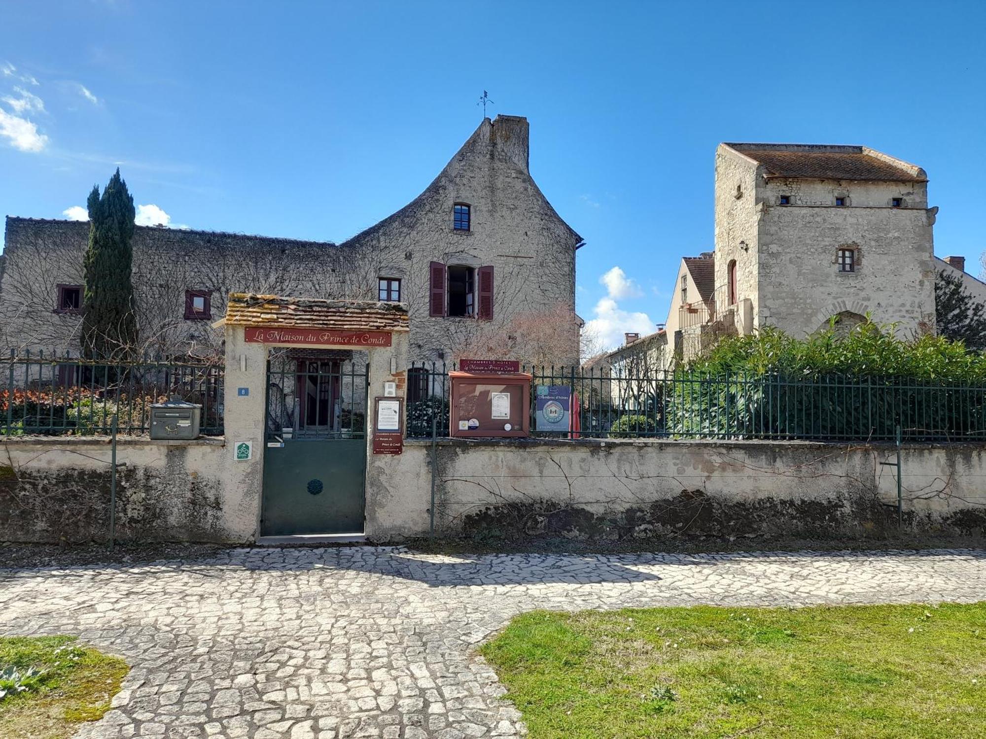La Maison du Prince de Condé Charroux-dʼAllier Exterior foto